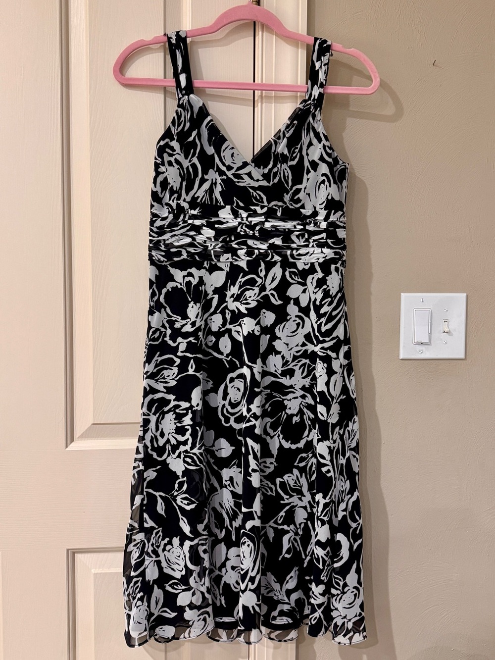 ✨ NWT Ann Taylor Petite Black and White Floral Dress